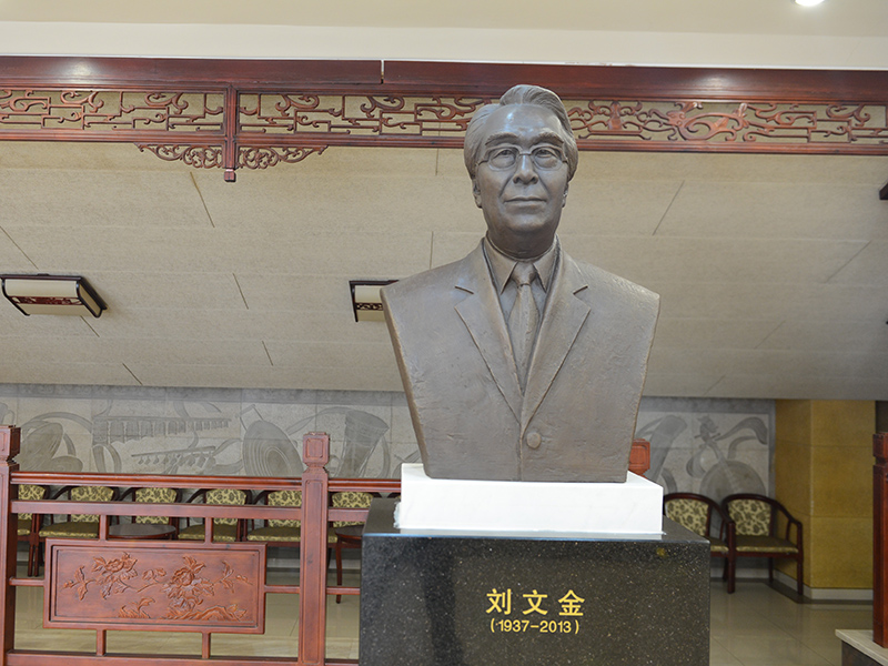 雕塑作品 劉文金像，鑄銅，安放地點：中央民族樂團
